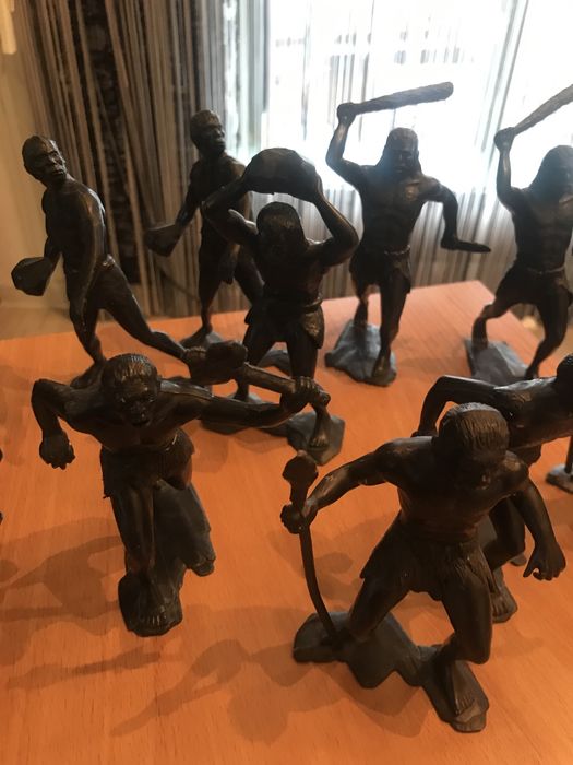 Игрушка неандэрталец