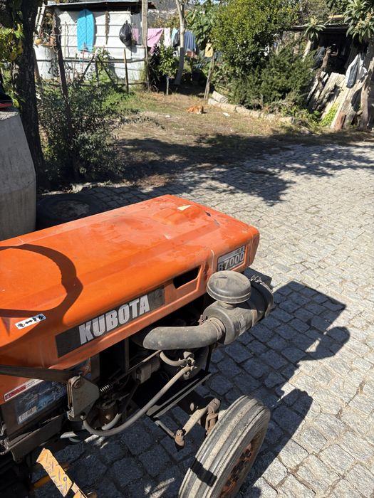 Tractor kubota b7000