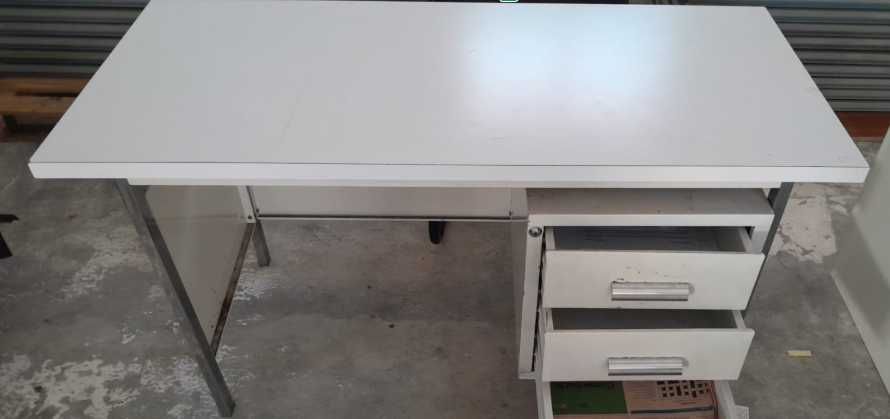 White table 72cm*120cm