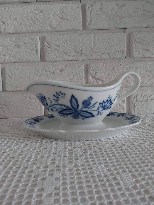 Wzór cebulowy porcelanowa sosjerka.