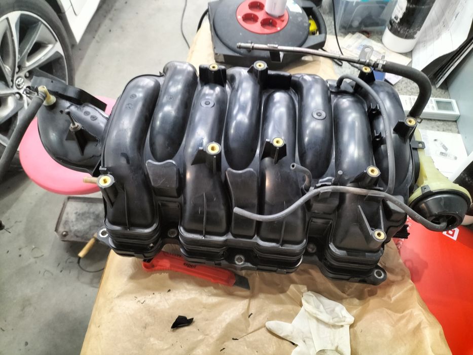 Коллектор впускной Toyota Sequoia Tundra 08-16 4.6 5.7