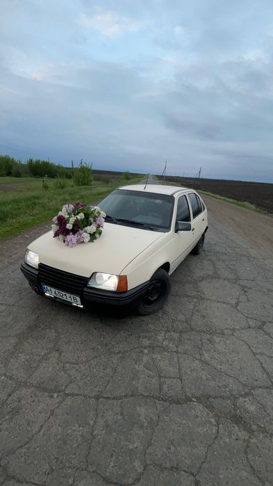 Продам машину Опель кадет