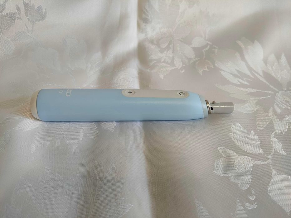 Szczoteczka elektryczna magnetyczna ORAL-B iO Series 3 Ice Blue