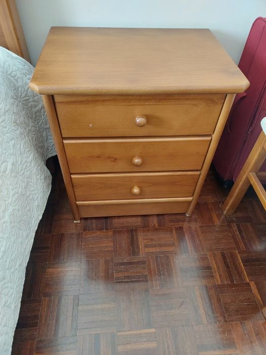 Cama + Cómoda c/ Espelho + 2 Mesas de Cabeceira + Cadeira