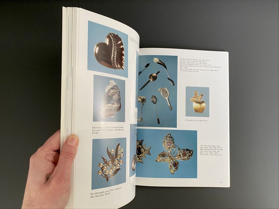 Книга для колекціонерів: Avon Collectible Fashion Jewelry and Awards