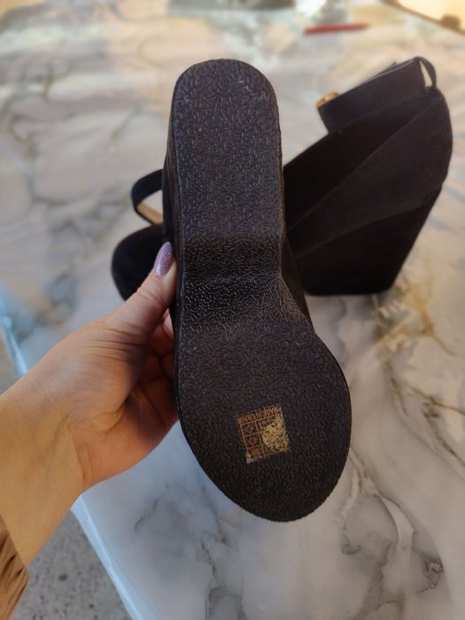 Нові туфлі на танкетці