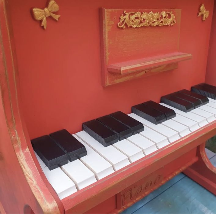 Студійний декор новорічний піаніно декор