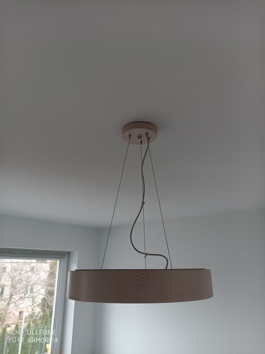 Plafon drewniany ring na linkach żyrandol