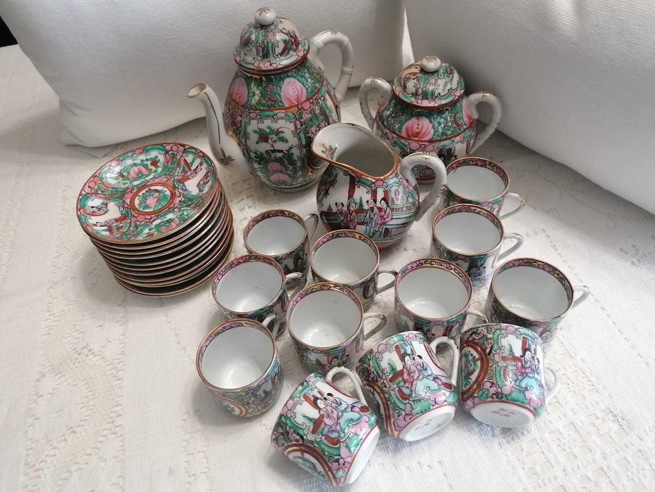 Serviço de café em cerâmica chinesa para 12 pessoas, com 27 peças.
