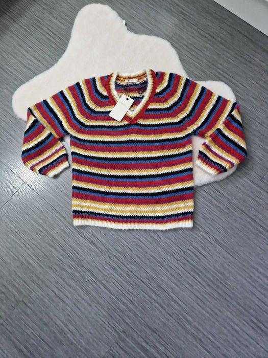 Kolorowy sweter marki Dranella