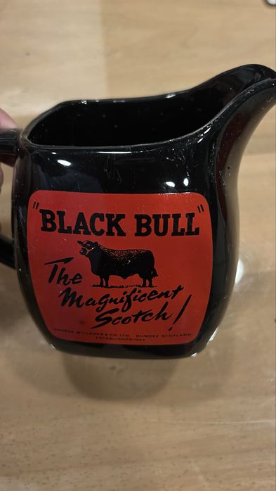 Jarro whiskey Black Bull