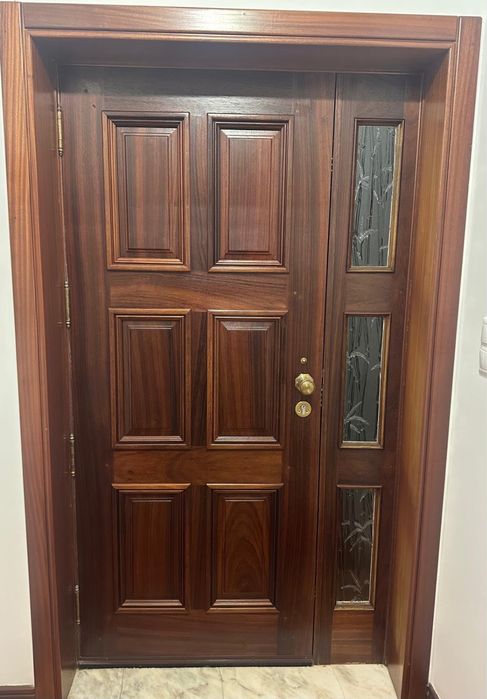 Porta com caixilho