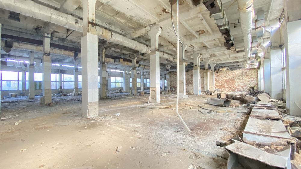 Продаж виробничого комплексу в Чернівцях площею 15000 м2 висотою 7 м