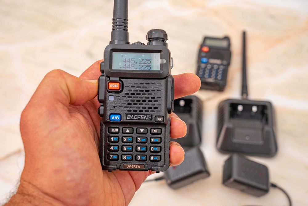 Radios Walkie talkie 2xBaofeng UV5R 5 watts! Novo na caixa