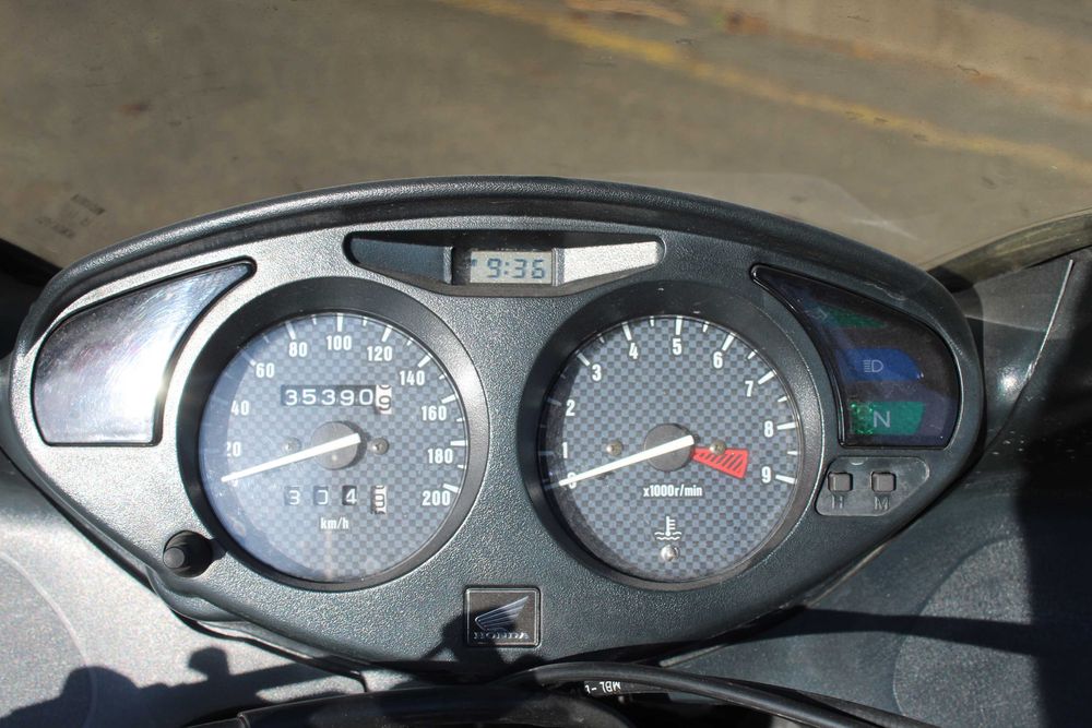 Honda Deauville 650V (2005) – Apenas 36.000km