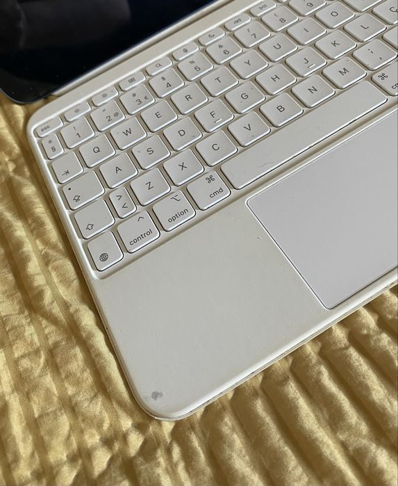 Ipad 10 geracão 64GB + Magic keyboard Folio