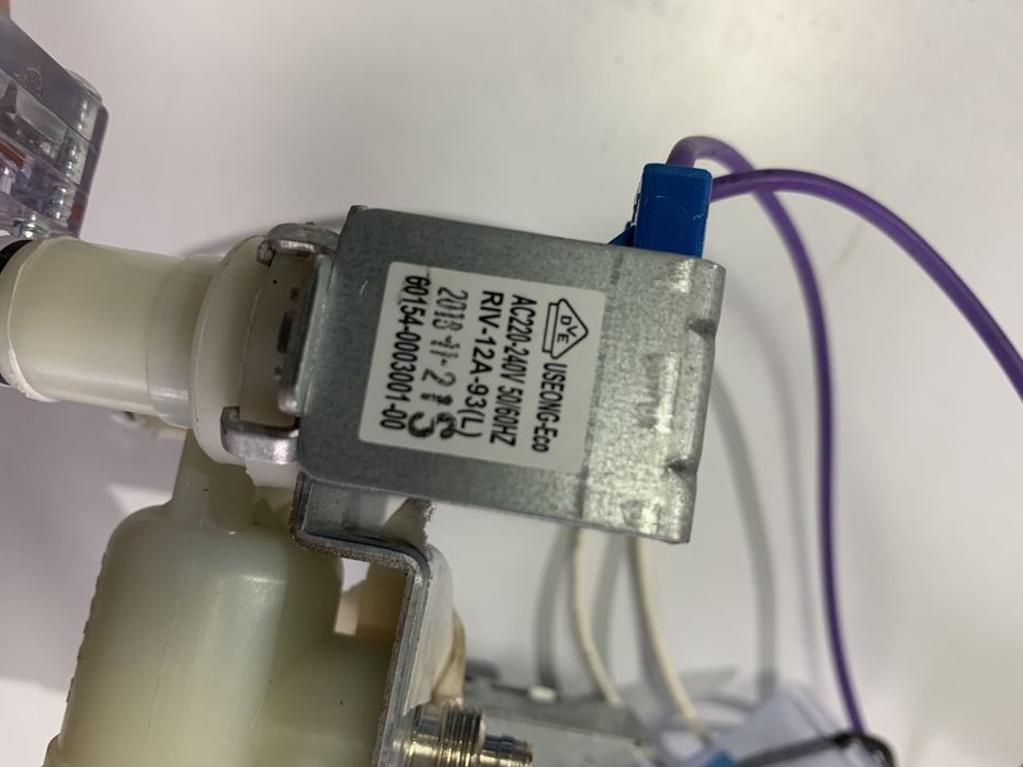 Клапан Bosch 00497830 для подачи воды двухходовой холодильника