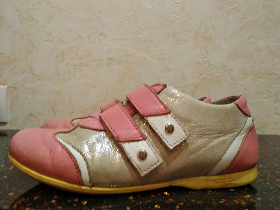 Кожаные кроссовки,кожаные туфли р.33