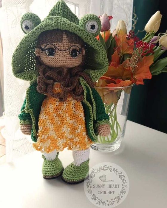 Żaba lalka na szydełku