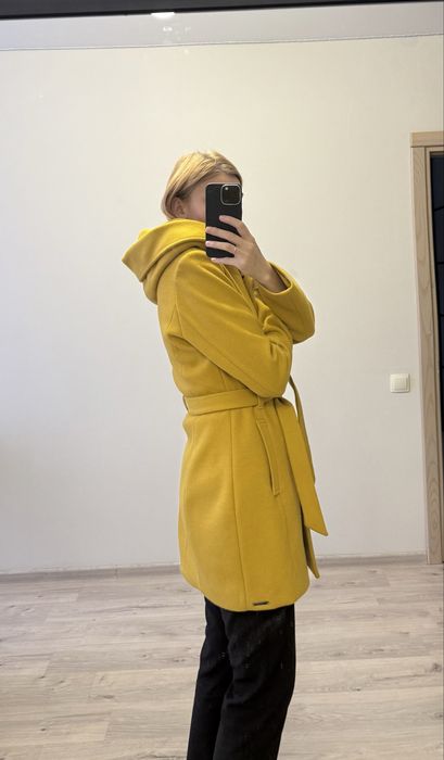 Жіноче демісезонне пальто