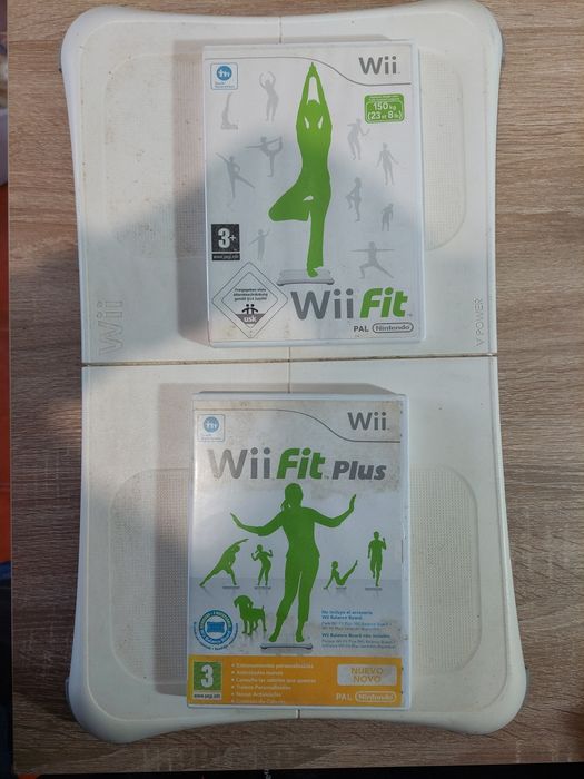 Consola Wii com balança Wiifit e acessórios