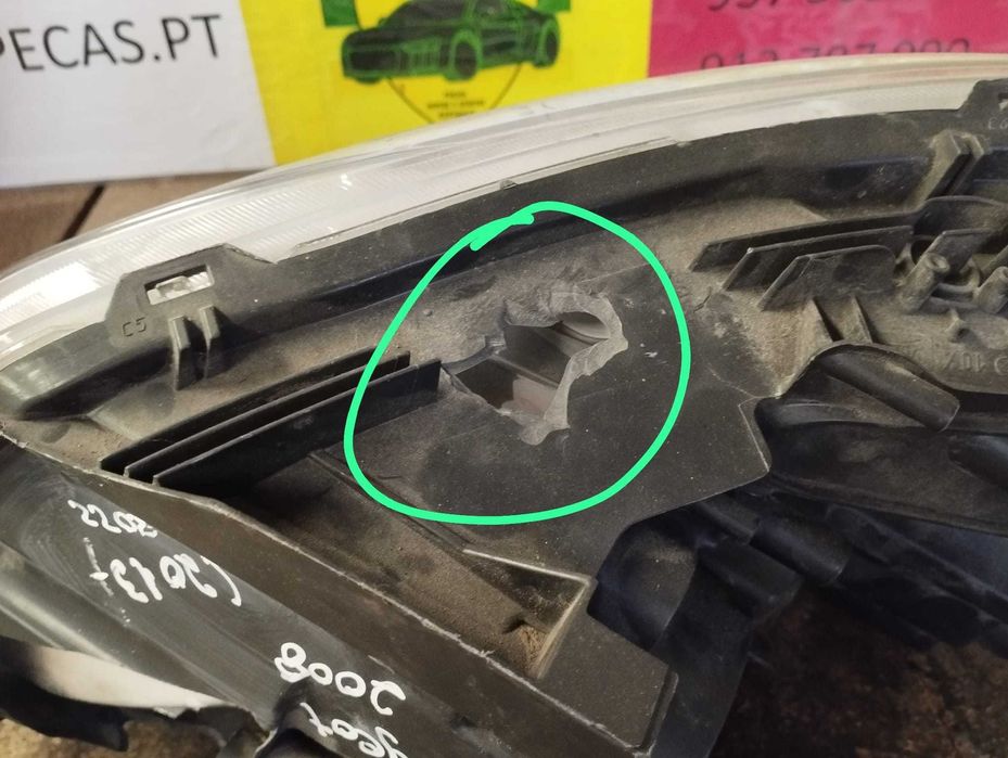 Otica Direita Peugeot 2008 I | 102485