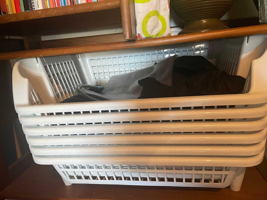 Cestas empilháveis (cozinha/despensa/garagem)