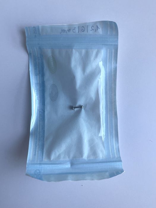 Tytanowy labret kolczyk nowy sterylny jałowy 1,2/6/3 mm