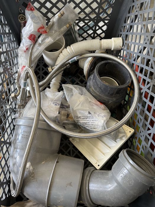 Varios materiais de canalização