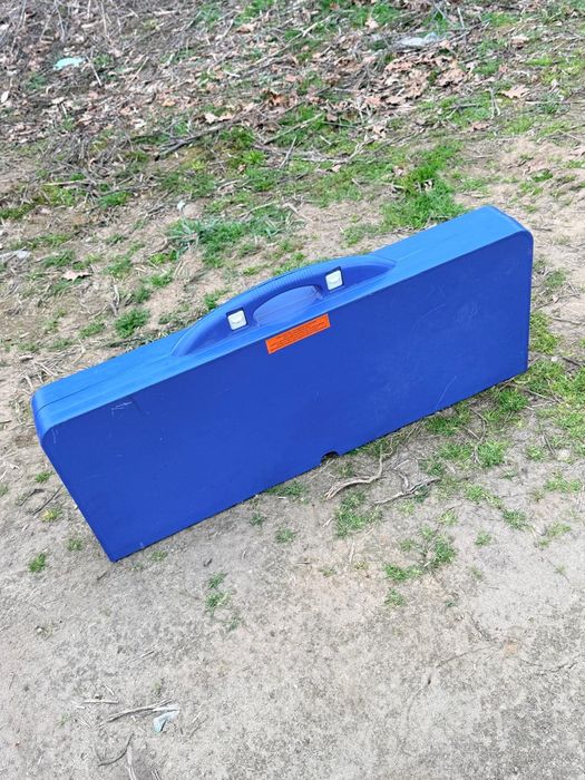 Stół walizka z fotelikami