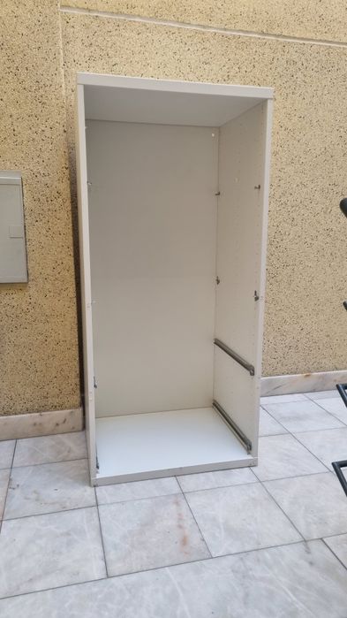 Armário Ikea usado com 2 gavetas e 2 prateleiras