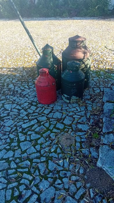 Potes de azeite em chapa