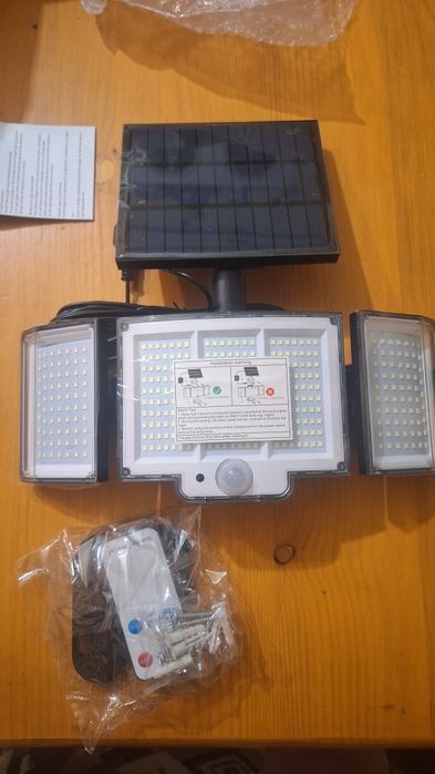 Потужний прожектор 328 LED на сонячній батареї Пульт (кабель 5 метрів)