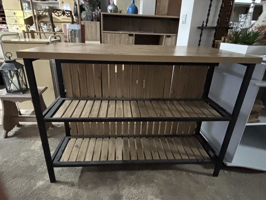 Mesa de apoio em madeira e ferro