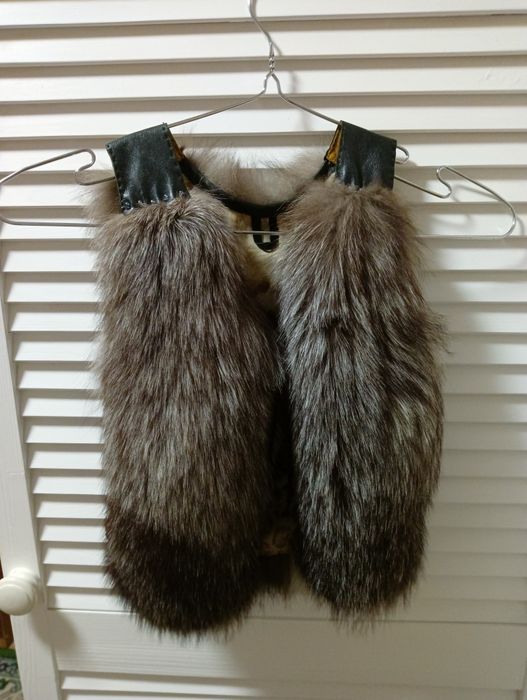 Хутряна жилетка на дівчинку