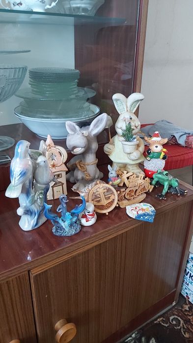 Figurki ceramiczne ,magnesy itp.