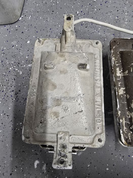 Lampa ścienna żeliwna garażowa 4szt