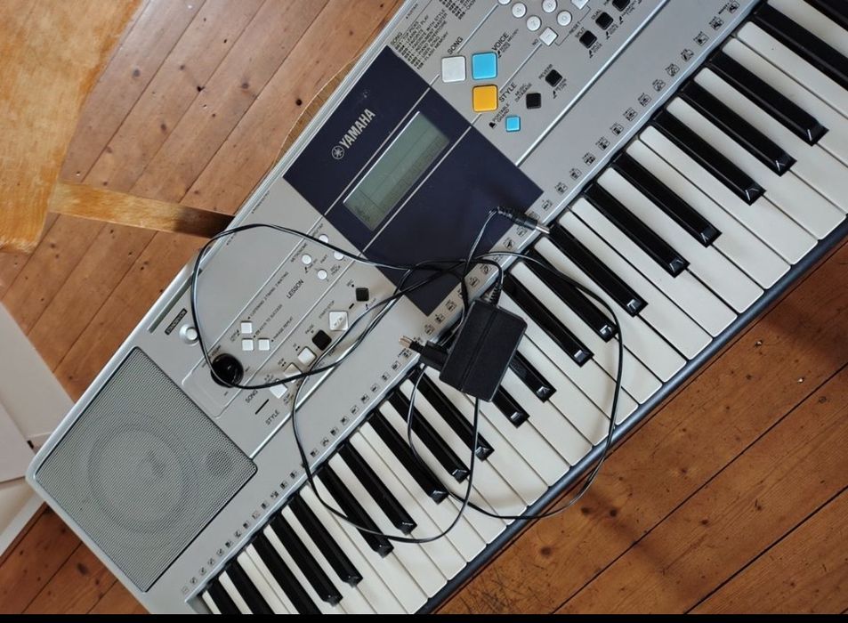 Синтезатор Yamaha PSR e 323