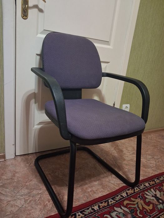 Стул офисный, кресло.