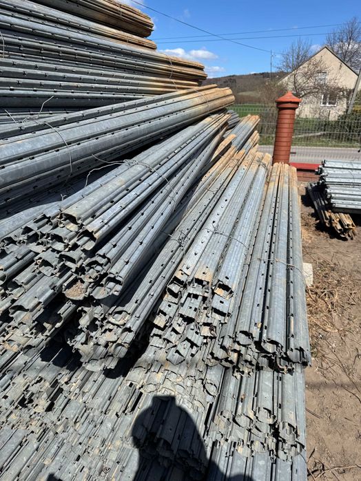 Słupki metalowe i wyposażenie nowe i używane do malin, ogrodu, winnicy