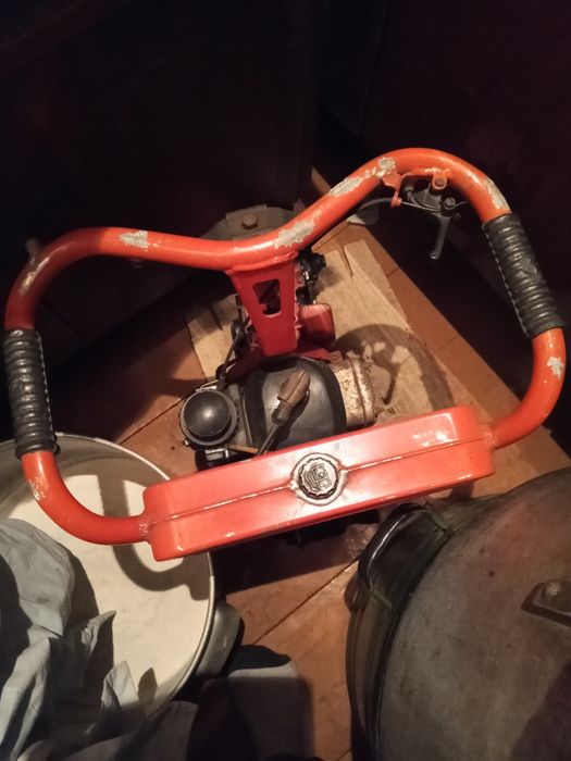 Продам бензопилу Урал.