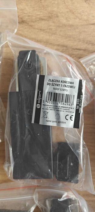 Złączki końcowe do szyny, czarne, X-LINE 16 sztuk