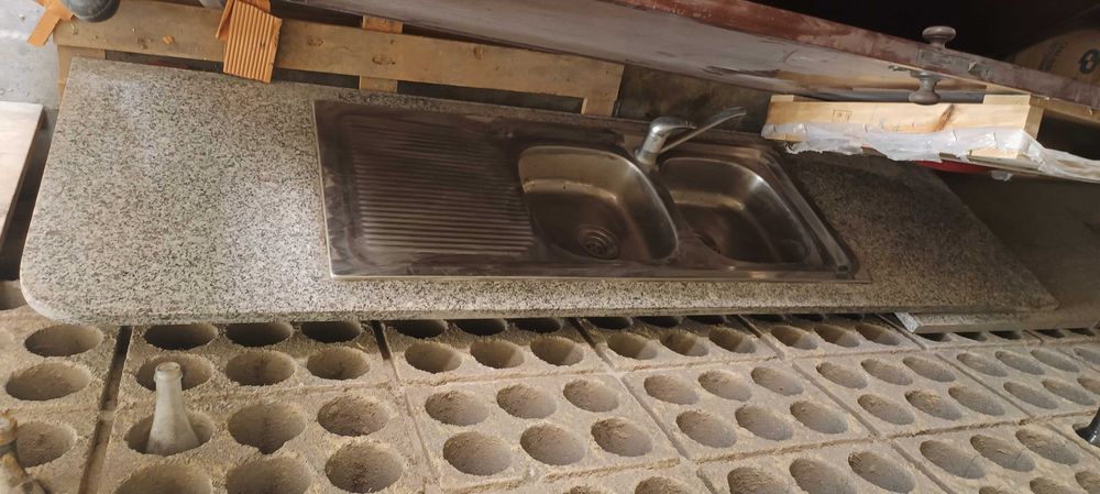 Cozinha antiga em madeira maciça – vários módulos – estilo rústico