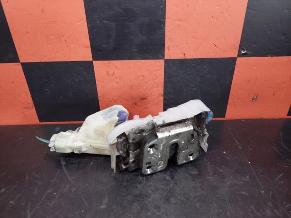 Fechadura / fecho porta frente esquerdo NISSAN Cabstar Chassis (F24M,