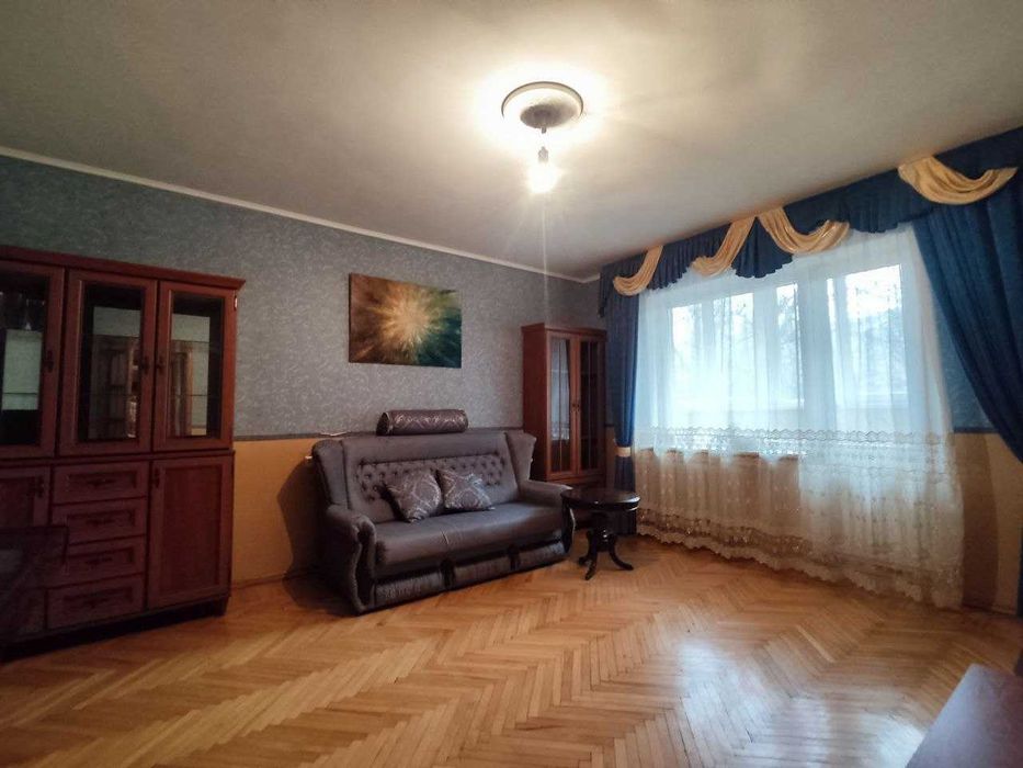 Оренда 3 кімнатної  квартири Добровольського проспект.