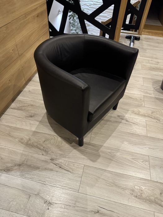fotel czarny skórzany