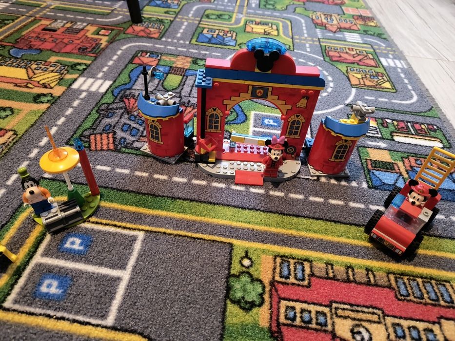 Lego Disney remiza i wóz strażacki