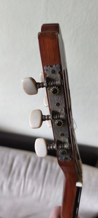 Guitarra clássica em bom estado