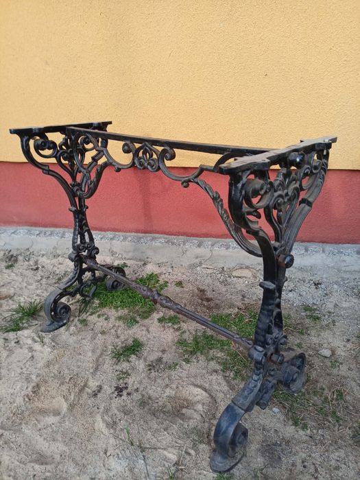 Stol zeliwny uzywany