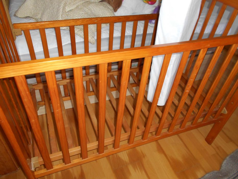 Cama de Grades Bebé Criança Zippy + Colchão e capa impermeável Novos